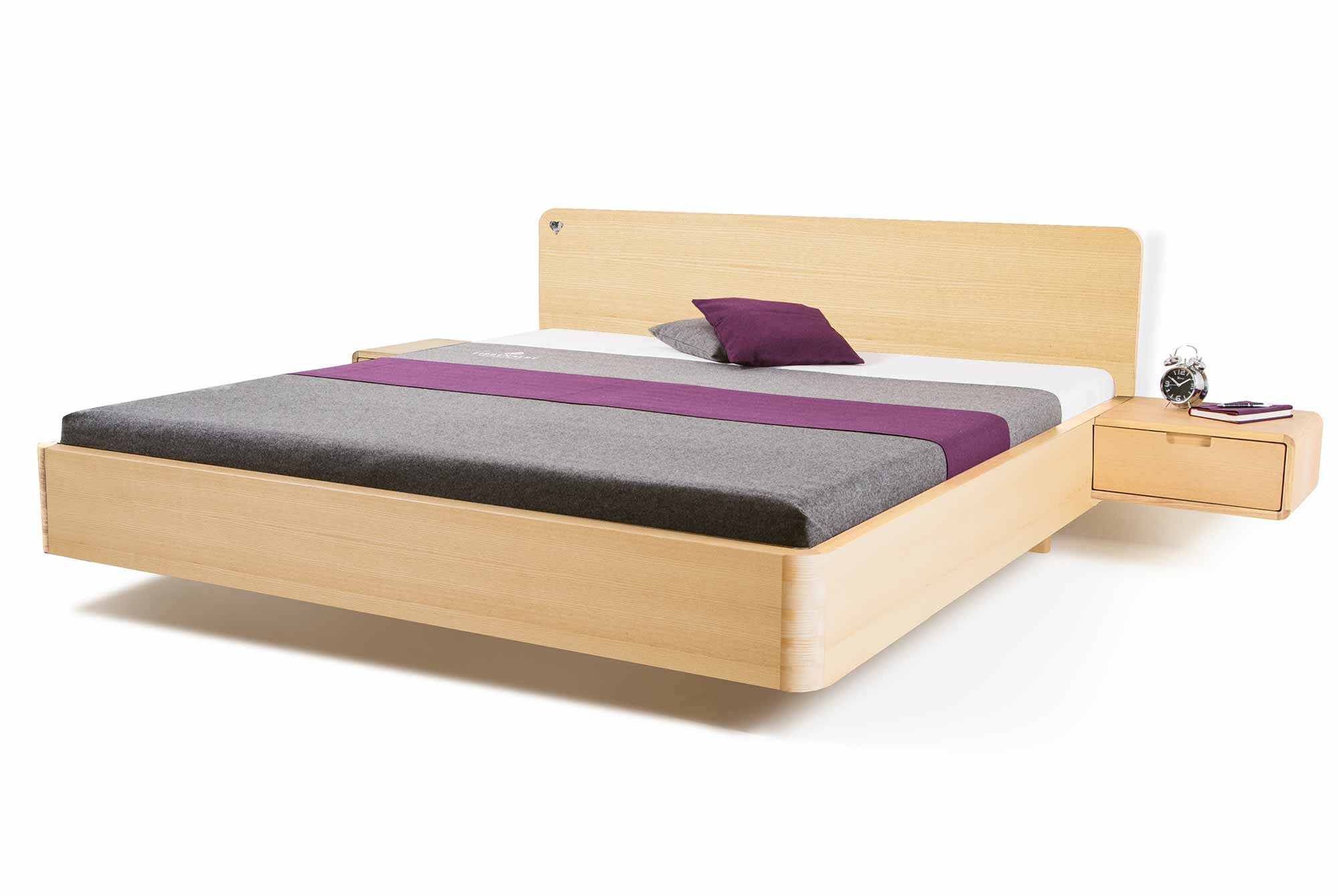 Bett aus Zirbenholz