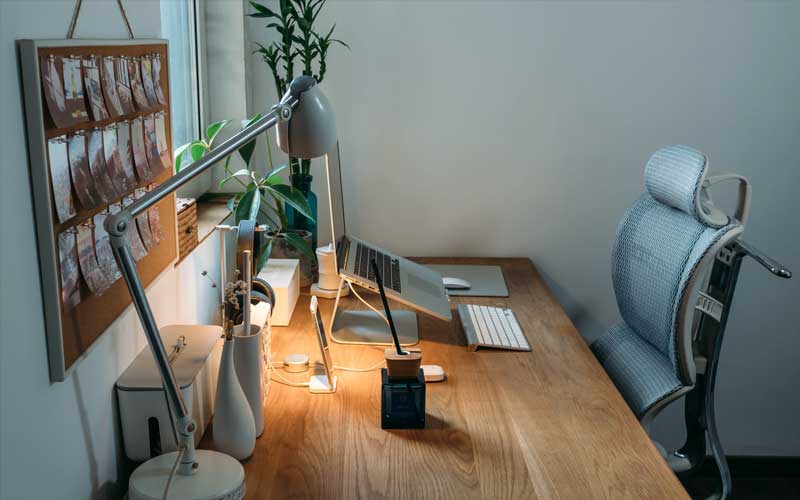 Richtige Ergonomie bei der Büroeinrichtung als Präventationsmaßnahme für Rückenbeschwerden