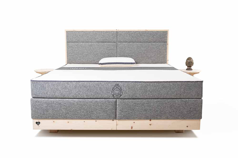 Boxspringbett aus Zirbenholz
